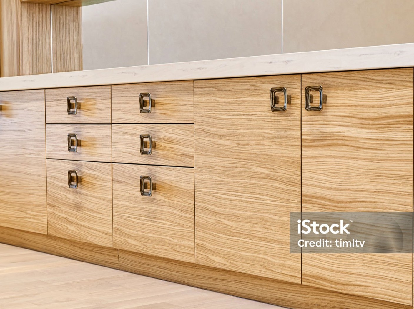 Buffet en chêne massif avec 3 portes et finition huilée naturelle